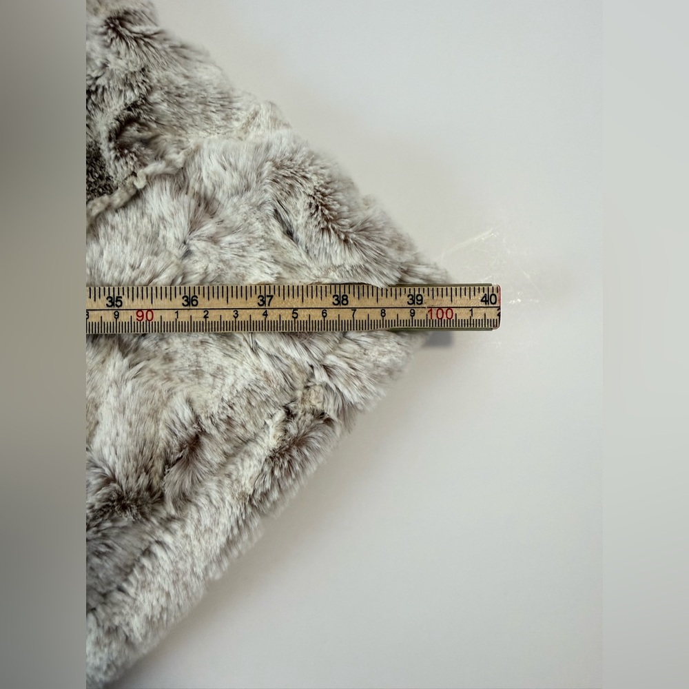 Johnston and Murphy Reversible Faux-Fur Poncho One Size - Picture 7 of 11